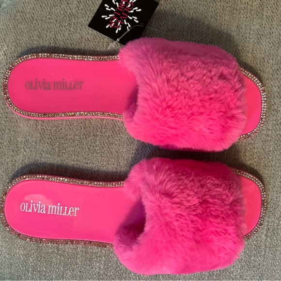Hot pink rhinestone furry slides, women’s size 6, new with tags, style OMRA-8057 - Picture 1 of 5